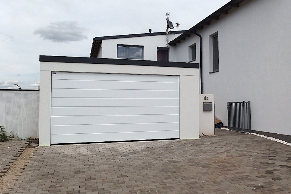 Nowoczesny garaż dwustanowiskowy z dachem pulpitowym