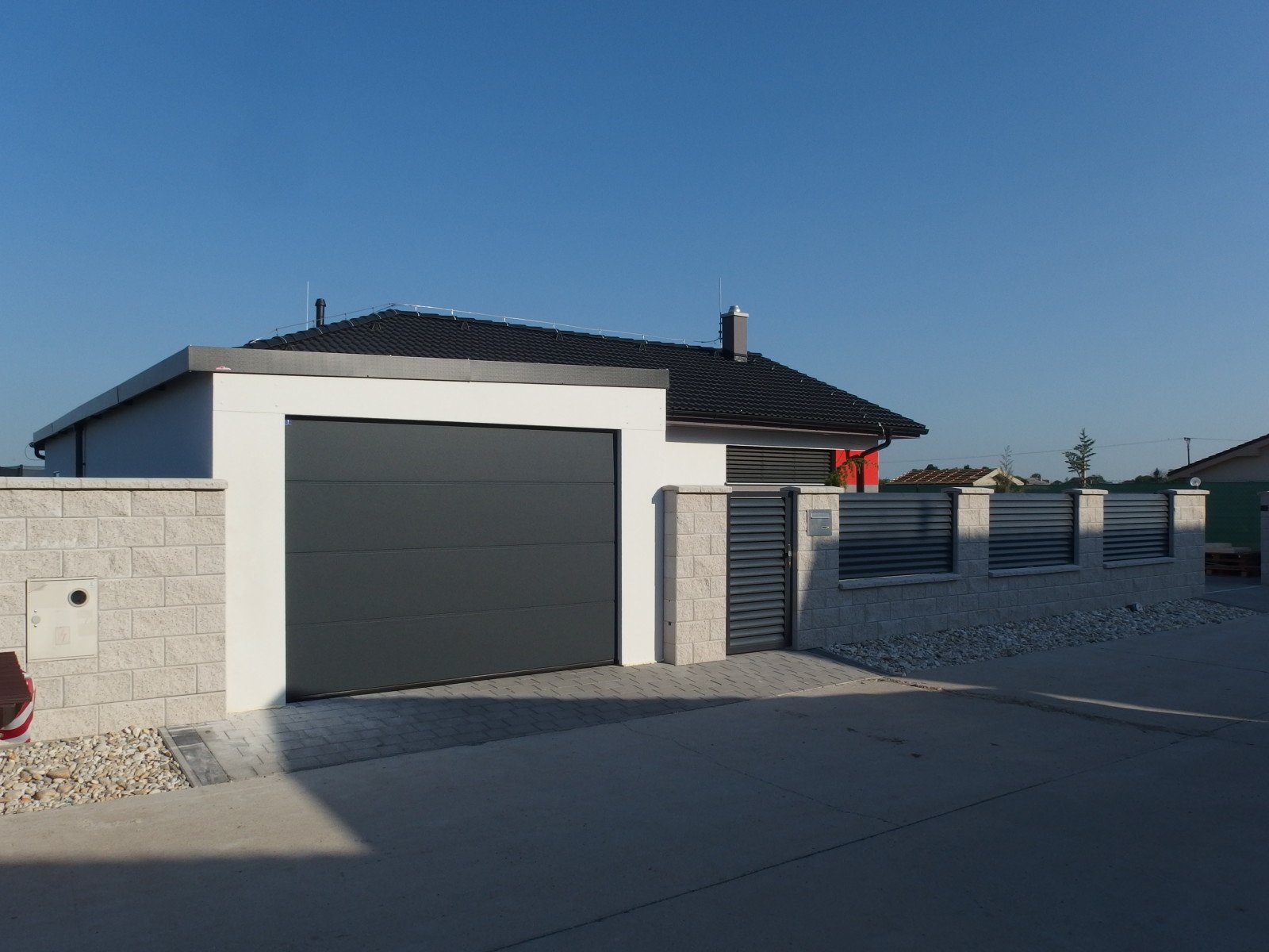 Nowoczesny garaż na jeden samochód