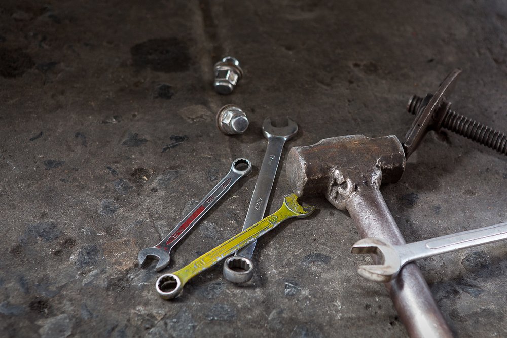 Narzędzia na podłodze