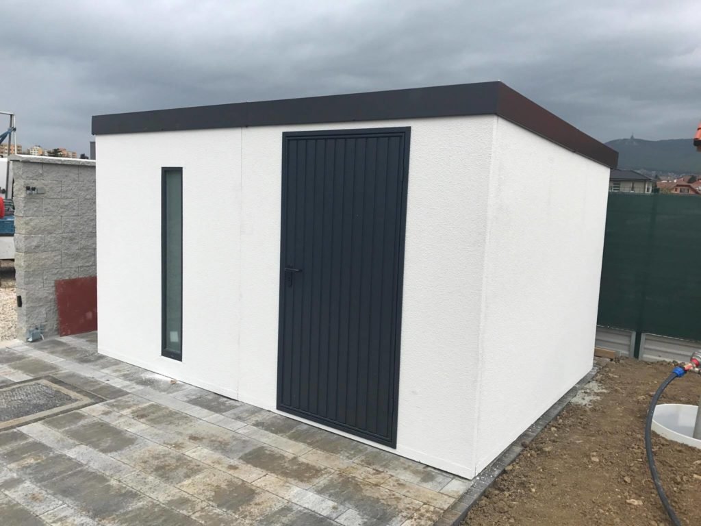 prefabrykowany domek ogrodowy z tynkiem