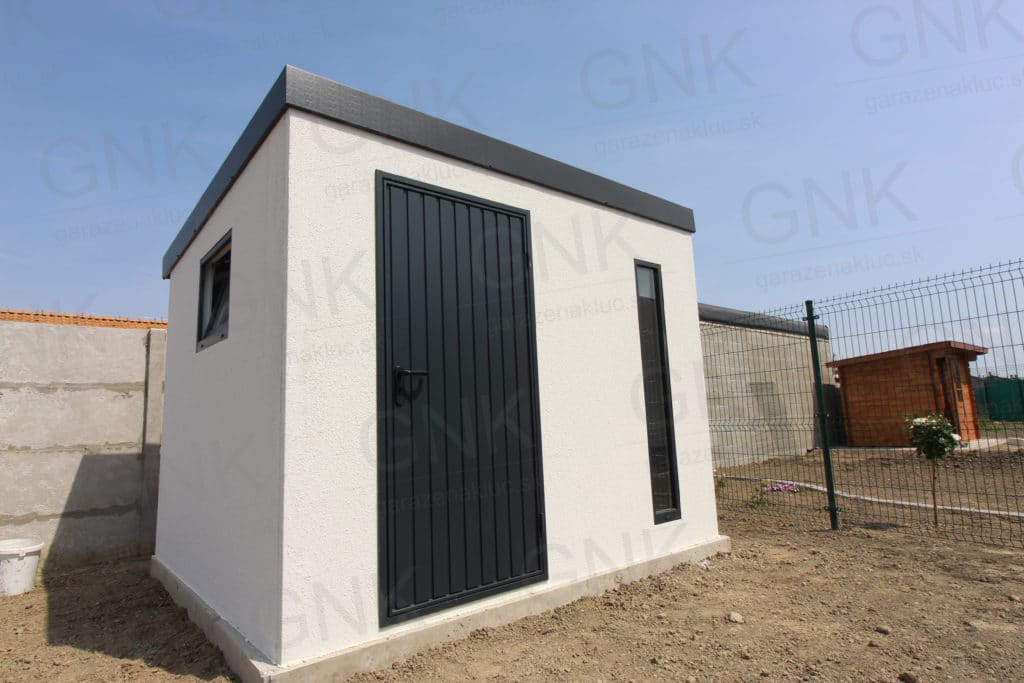 Domek ogrodowy na narzędzia z drzwiami Hormann m902