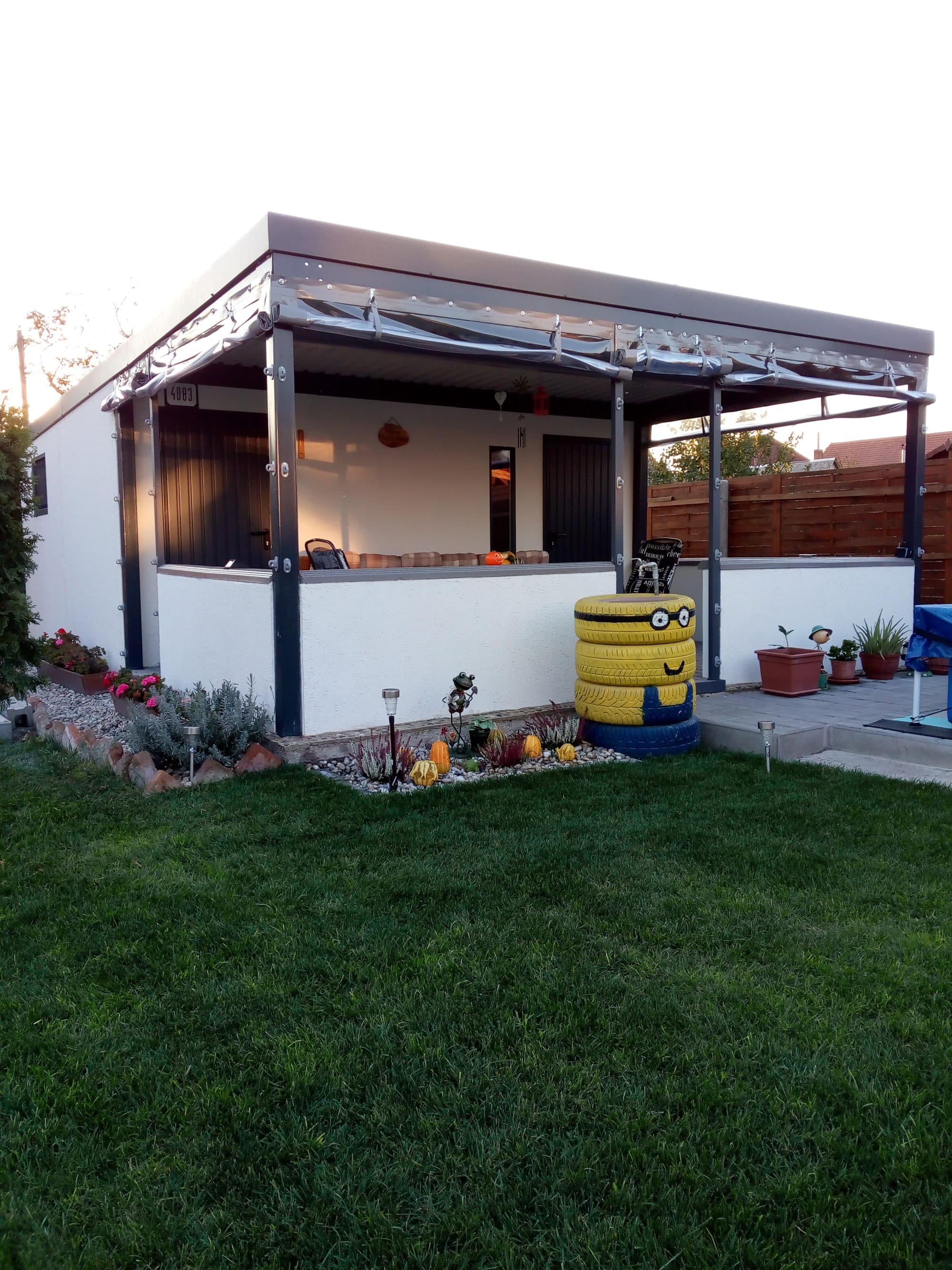 Domek ogrodowy GARDEON w białym tynku