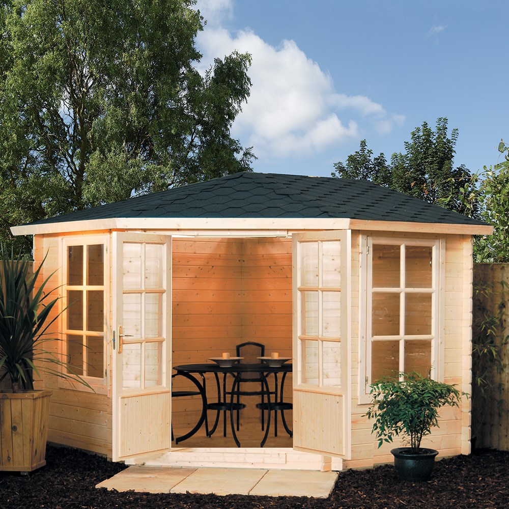 Miejsce do wypoczynku w drewnianej altanie