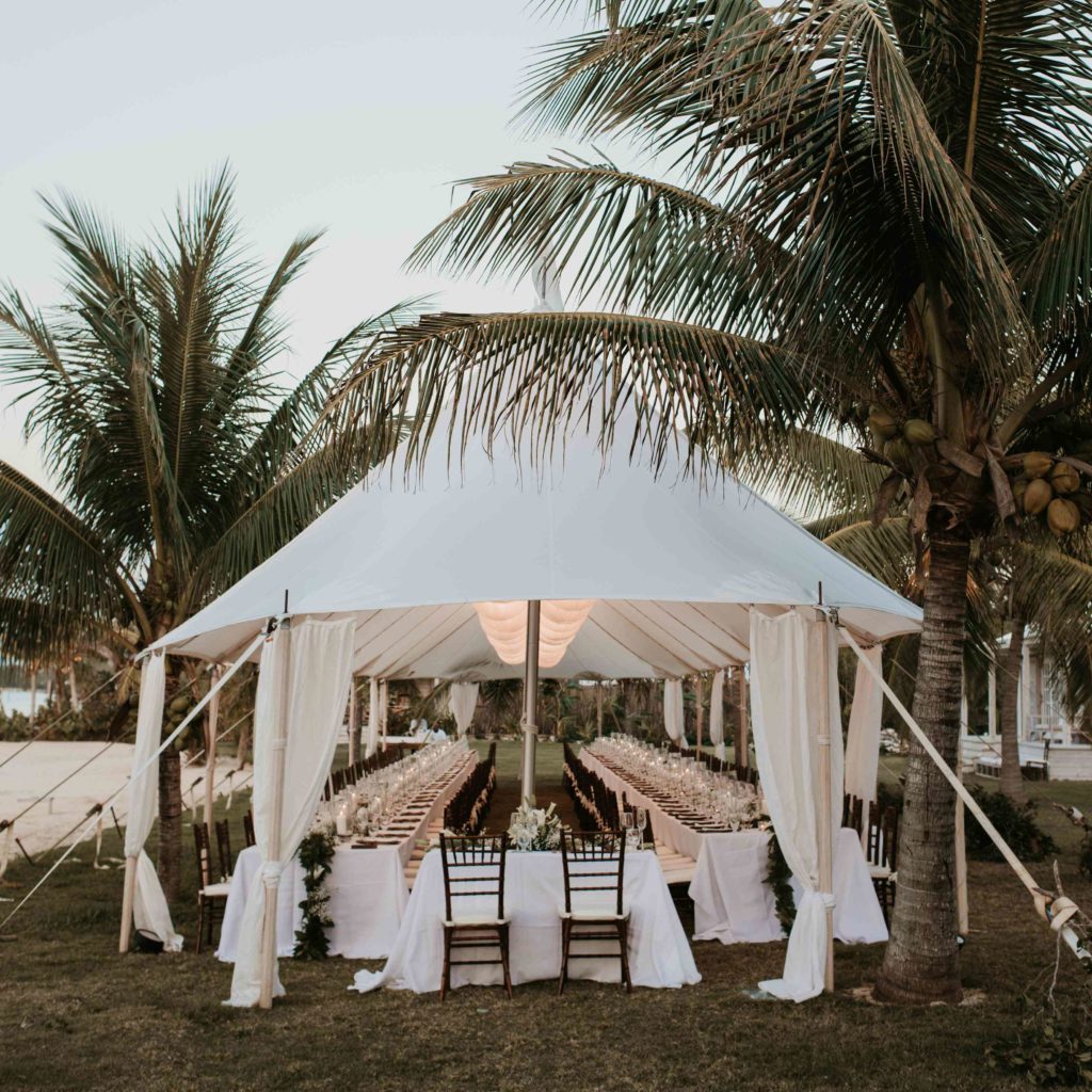 Biały namiot weselny