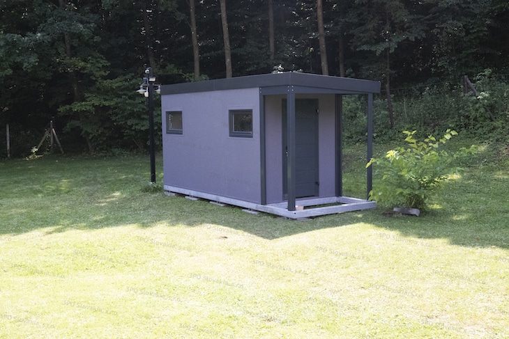 Modułowy domek ogrodowy GARDEON z antracytowymi akcesoriami