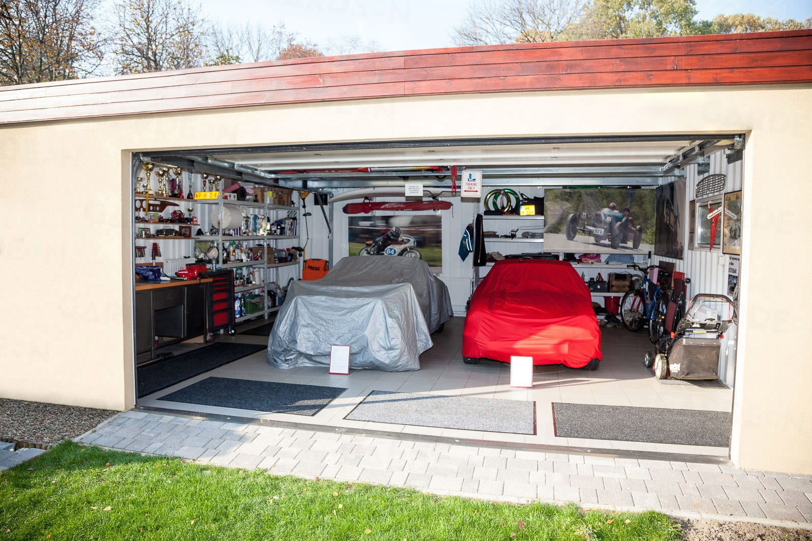 Garaż GARDEON na dwa samochody w beżowym tynku