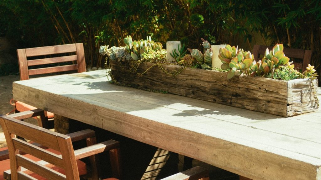 Drewniane ogrodowe miejsce do siedzenia