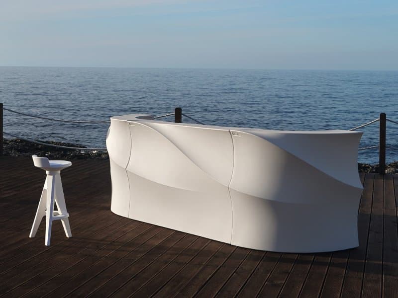 Lada barowa nad morzem