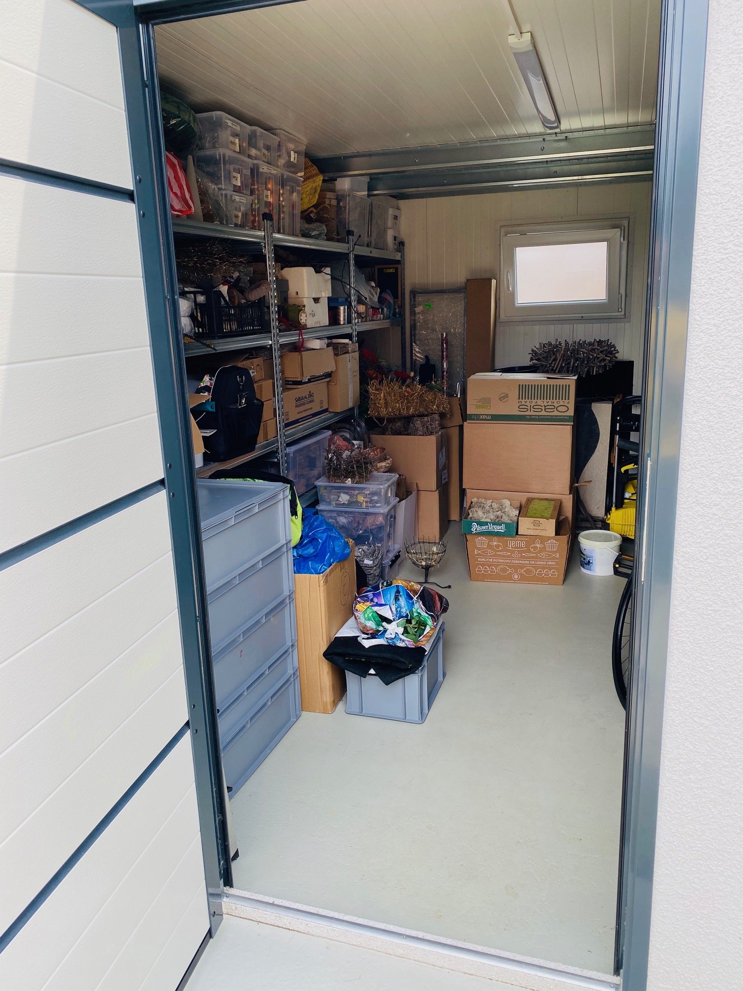 Vn&uacute;tro montovan&eacute;ho z&aacute;hradn&eacute;ho domčeka