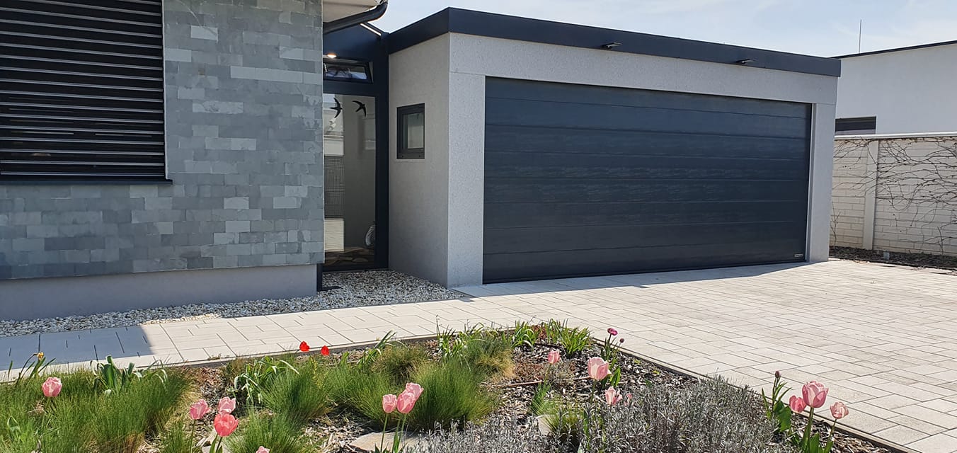 Garaż na dwa samochody z płaskim dachem