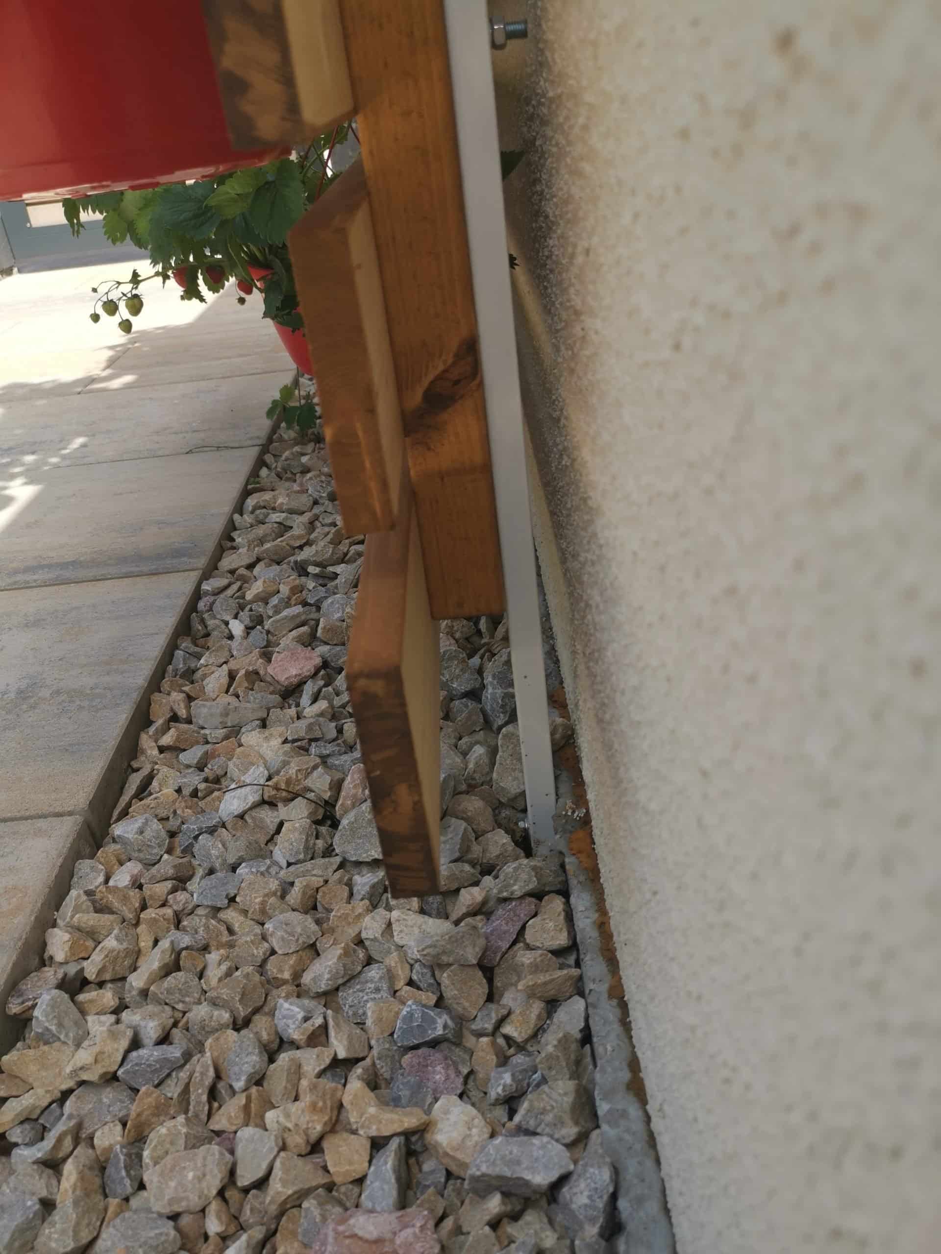 Mocowanie drewnianej ściany do garażu