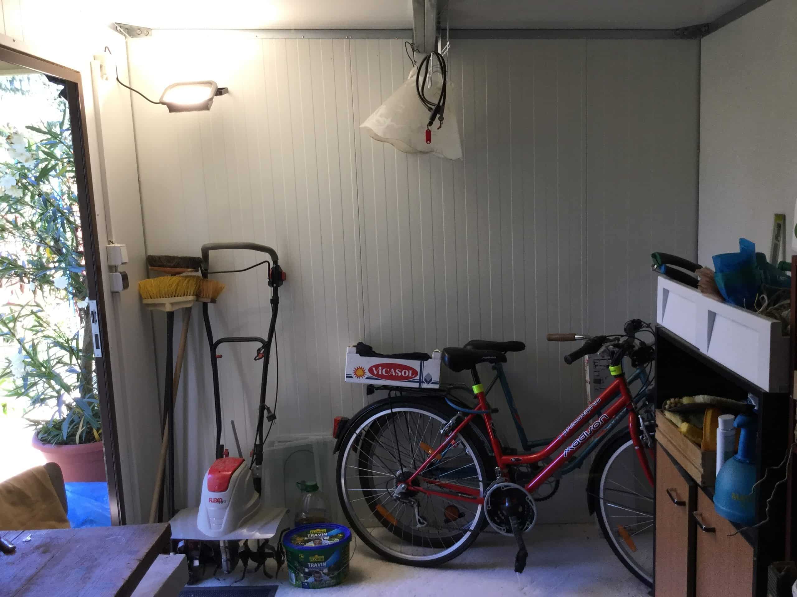 Vn&uacute;tro z&aacute;hradn&eacute;ho domčeka GARDEON