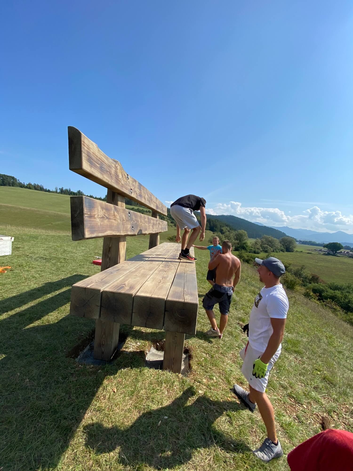 Hotov&aacute; lavička GARDEON