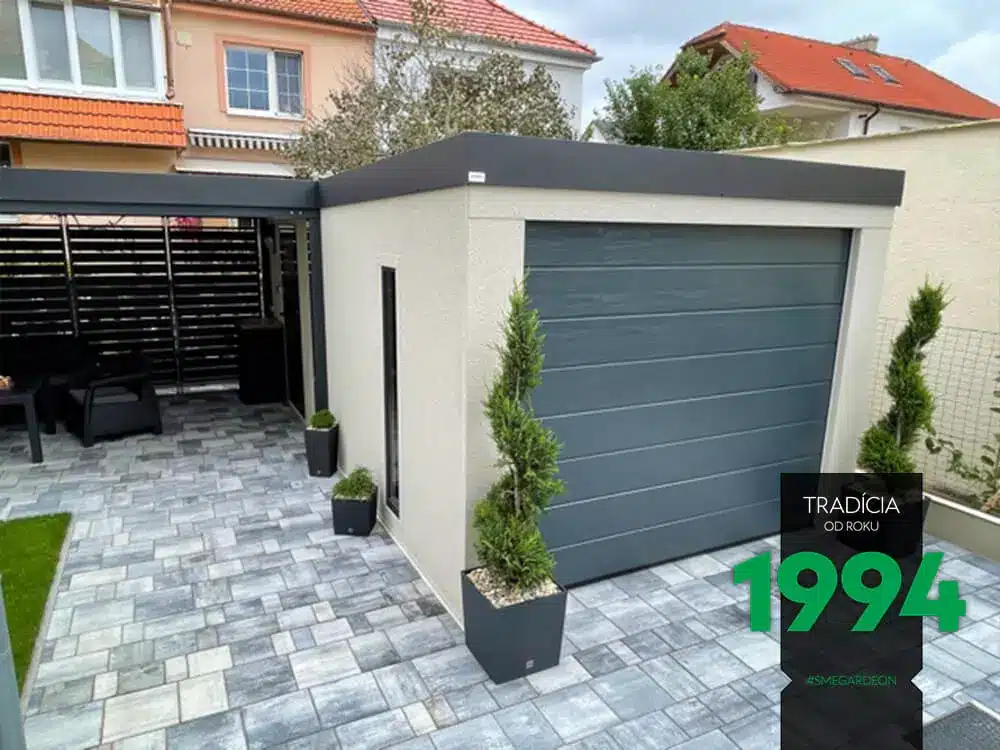 Garáž s přístřeškem s posezením