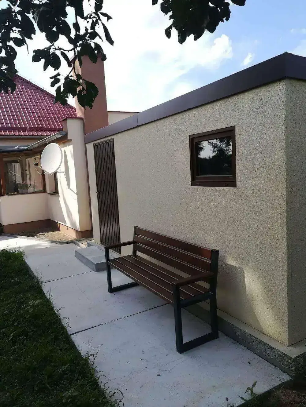 Domek v pískové omítce