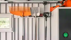 nový závěsný systém na zahradní nářadí