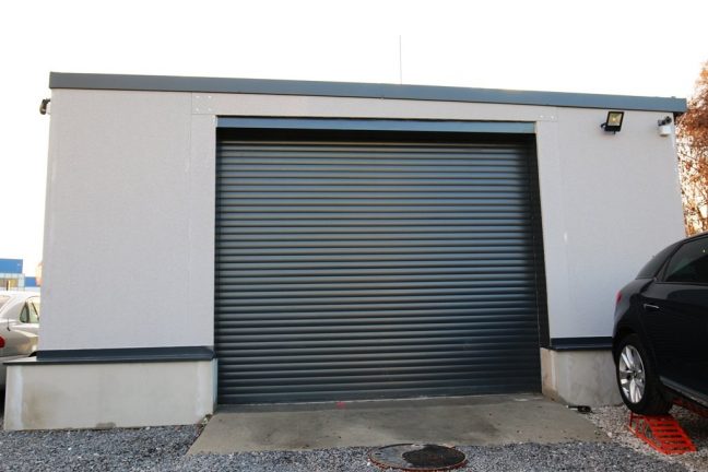 Montovaný sklad v sivej omietke