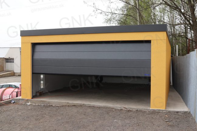 Garáž pre dve autá s antracitovou atikou