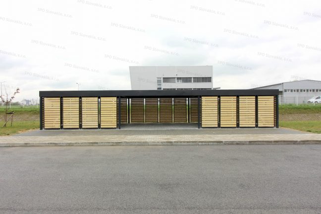 Prístrešok na fajčenie v antracitovej farbe s drevenými zástenami