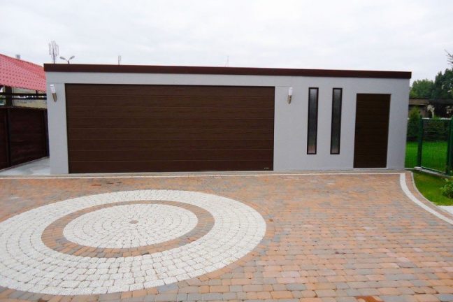 Dizajnová dvojgaráž s hnedou strechou