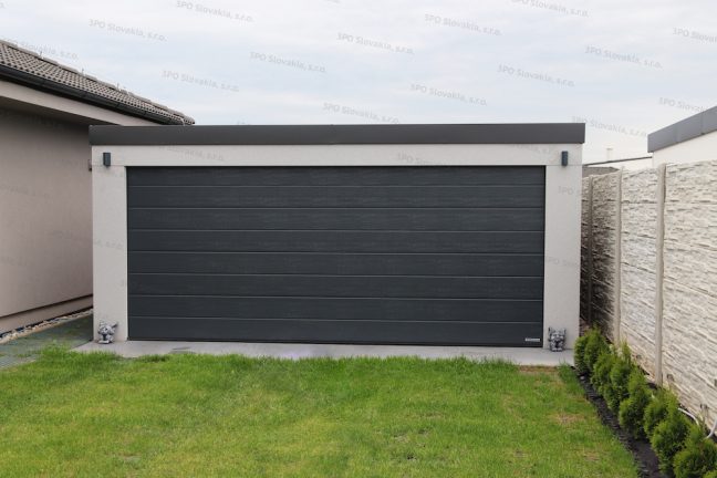 Dvojgaráž v svetlo-sivej omietke s rovnou strechou v antracitovej farbe