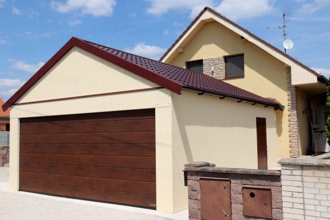 Montovaná garáž pre dve autá so sedlovou strechou