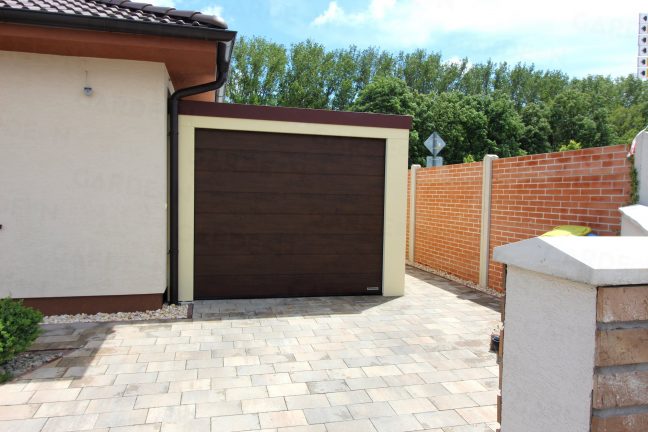 Montovaná garáž pre jedno auto pri dome