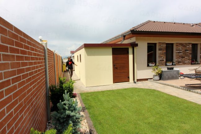 Zadná stena garáže pri rodinnom dome