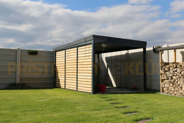 Moderná pergola/altánok na záhrade