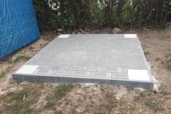 Zámková dlažba s pätkami v rovine