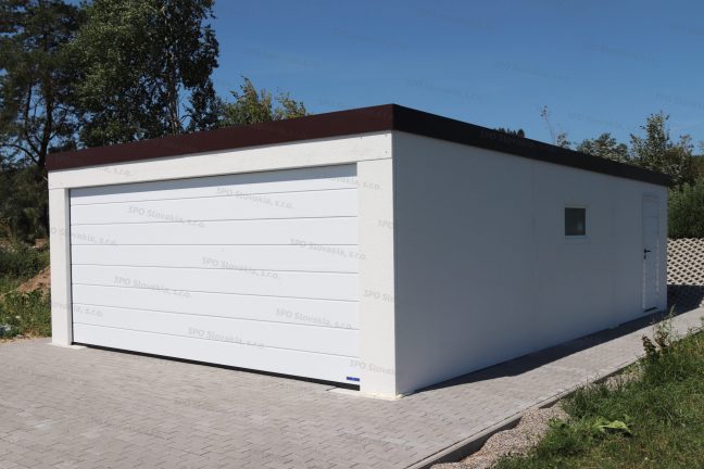 Garáž pre dve autá s bránou Hormann v bielej farbe