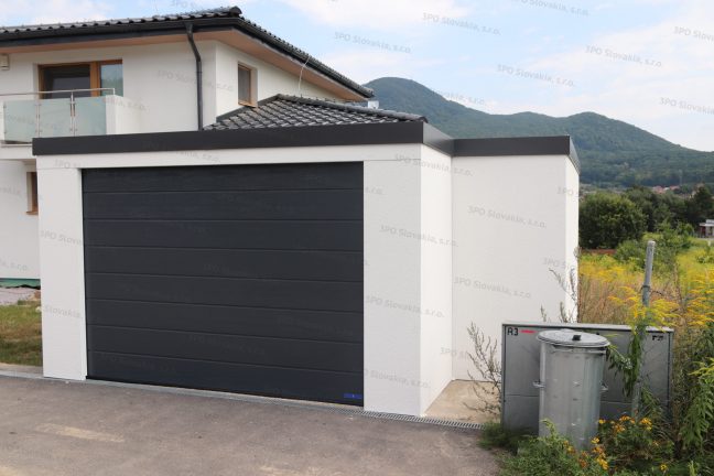 Montovaná atypická garáž s výrezom