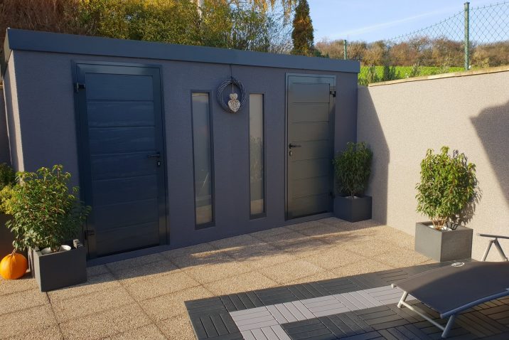 Dvojitý záhradný domček GARDEON v tmavo-sivej omietke