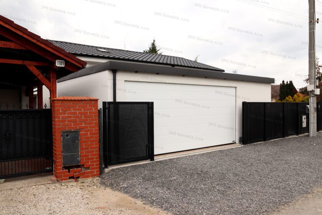 Garáž na mieru v bielej omietke s antracitovou atikou