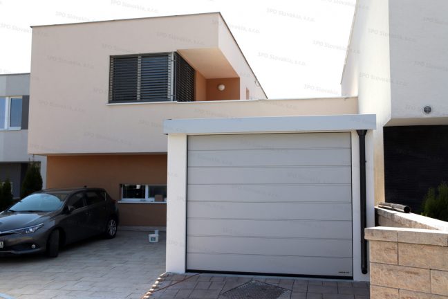 Garáž pre jedno auto GARDEON pri rodinnom dome