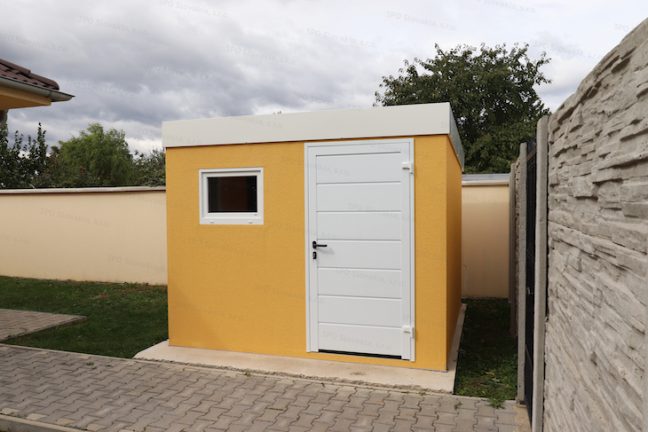 Záhradný domček GARDEON v kukuricovej omietke s bielym príslušenstvom