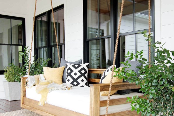 Závesná hojdačka na terasu