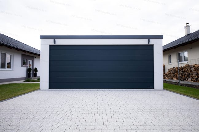 Garáž GARDEON pre dve autá so širokou garážovou bránou Hormann