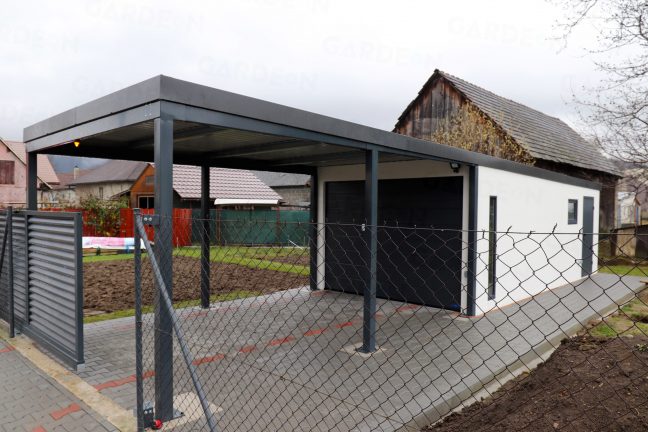 Garáž pre jedno auto s prístreškom v antracitovej farbe