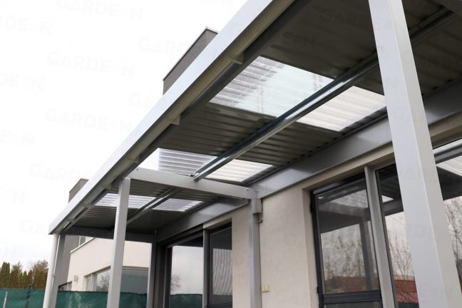 Montovaná oceľová pergola v sivej farbe