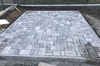 Zámková dlažba s pätkami pod dlažbou