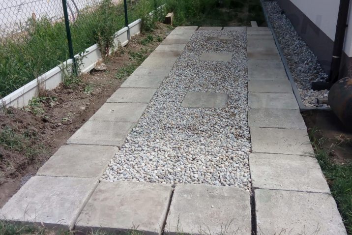 Betónové kocky v štrkovom lôžku