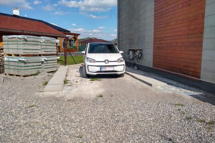 Obvodový pás z betónu