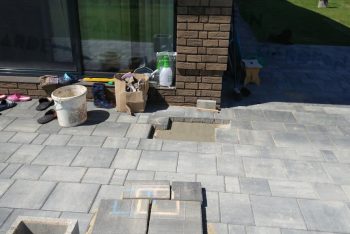 Betónová pätka pod zámkovou dlažbou