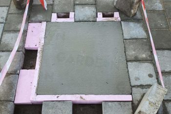 Betónová pätka v zámkovej dlažbe