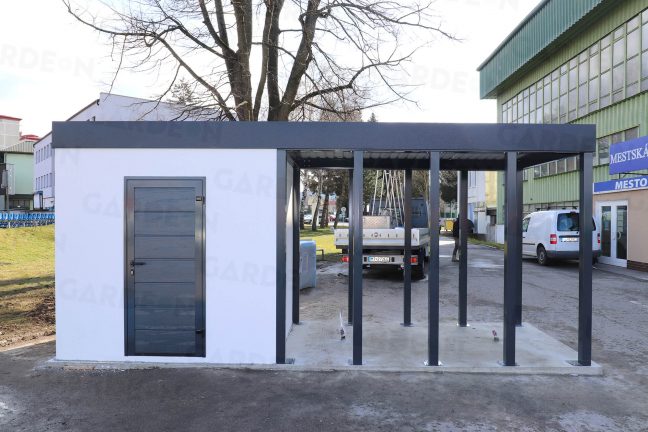 Záhradný domček s prístreškom pri štadióne