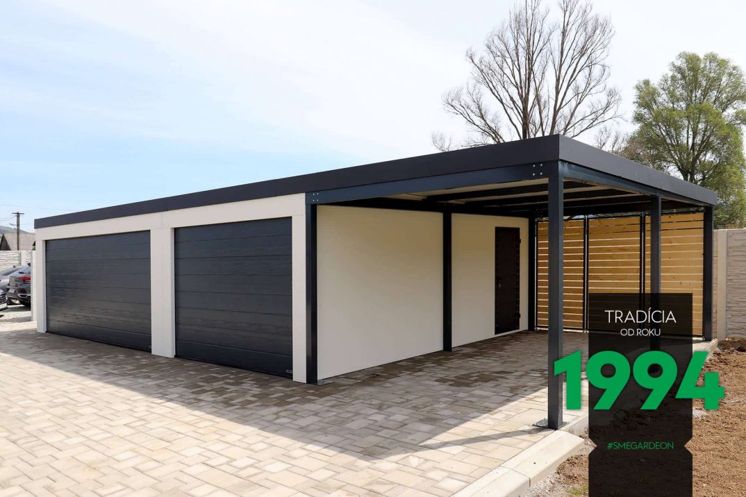 Garáž pre tri autá s prístreškom