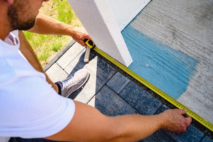 Meranie steny garáže