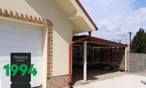 Montovaný prístrešok pri rodinnom dome