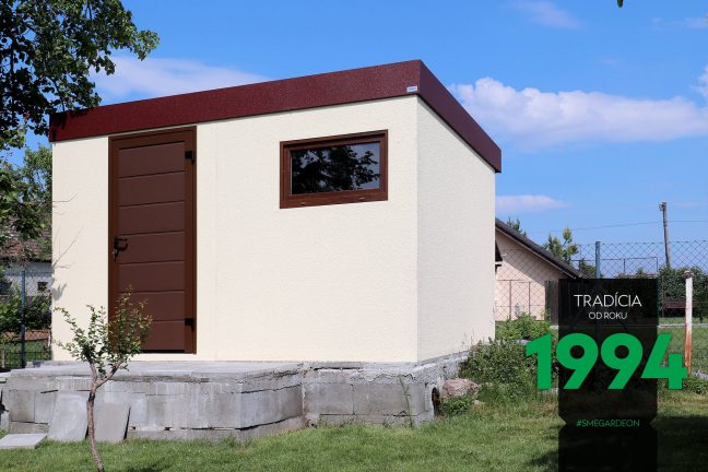 Záhradný domček v pieskovej omietke